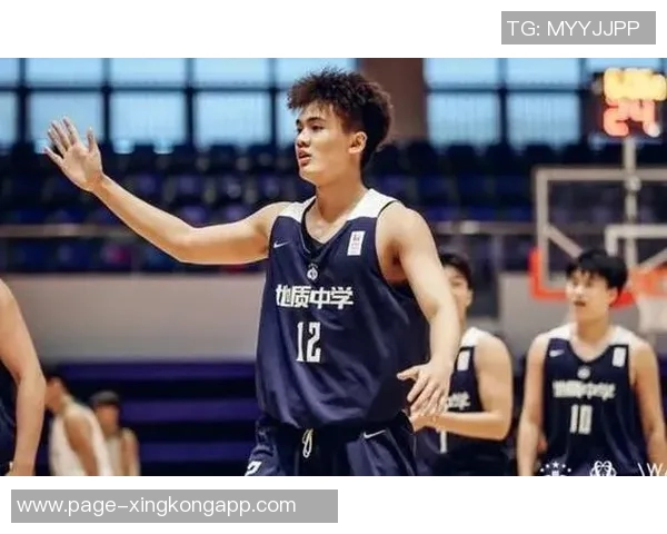 管子煜加盟联赛实力如何媒体人揭秘队友背景与快船旧将穆恩经历