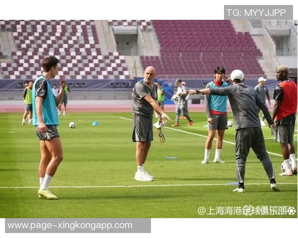 上海海港队昨晚重新集结开启为期三周的海外冬训拉练新征程